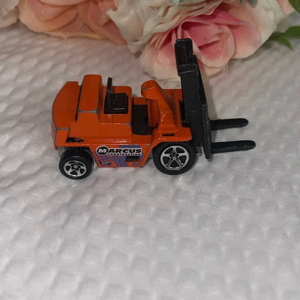 Hot Wheels Orange Forklift 1979 1:64 Scale Diecast Vehicle Mattel China